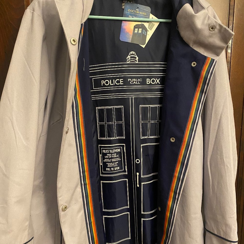 HOT TOPIC/DOCTOR WHO 13th Doctor trench coat